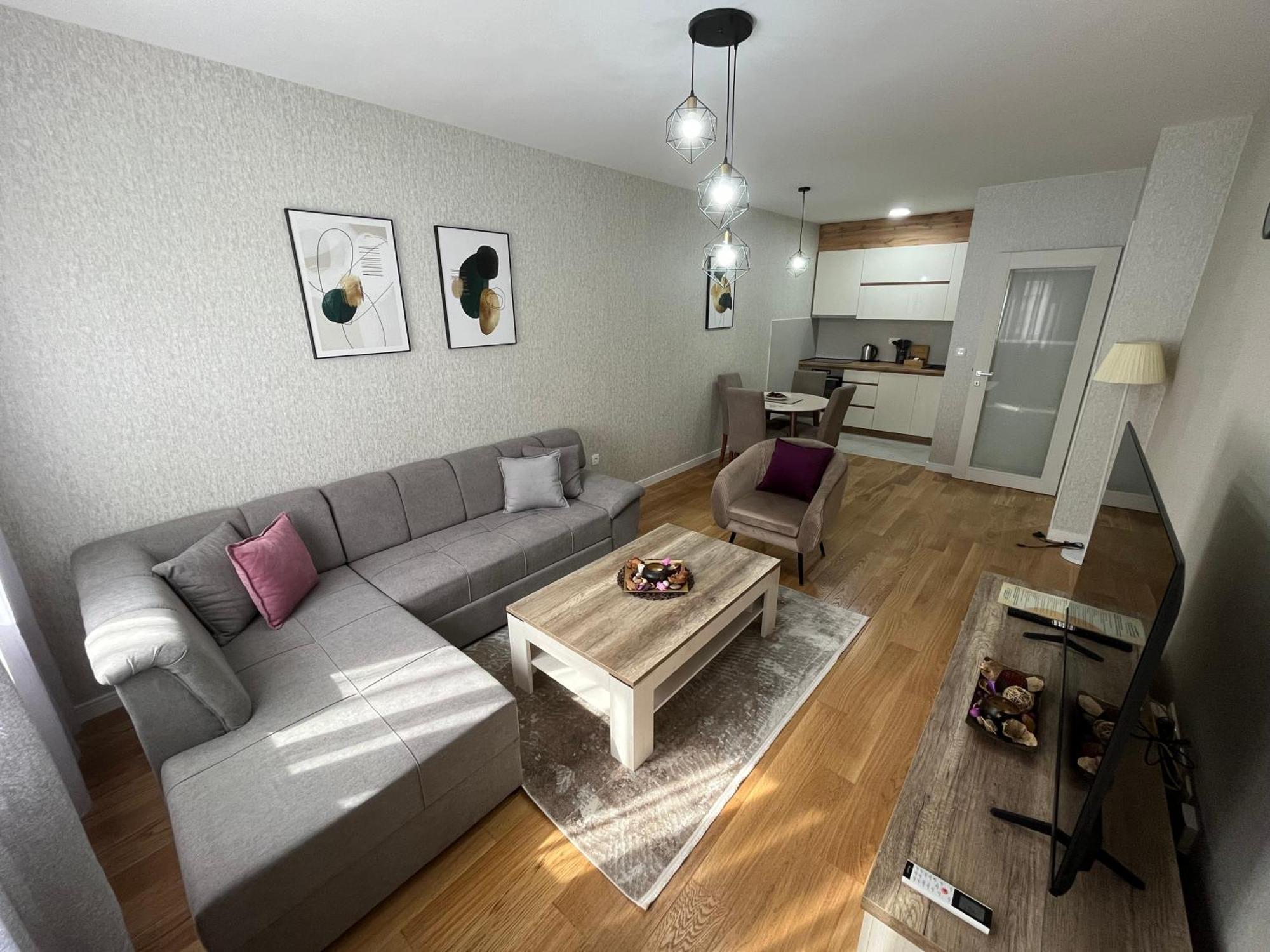 Apartments Centrale 28 포드고리차 객실 사진